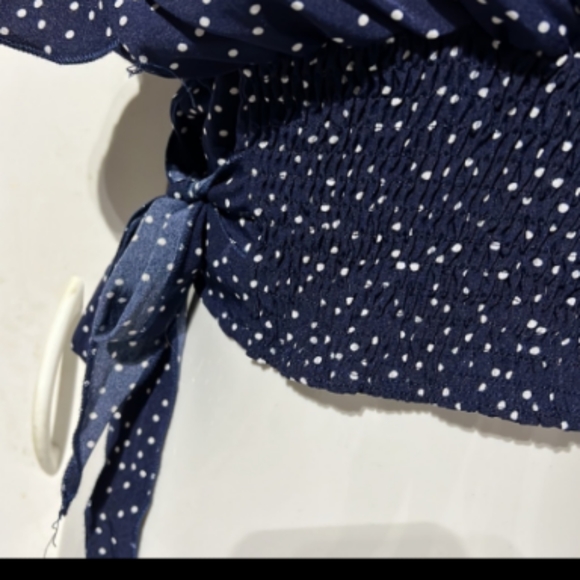 Navy blue and white polka dot cropped blouse size medium - Picture 3 of 5